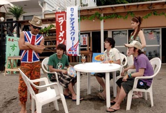 「タイヨウのうた」の海辺のロケ。曇り空の下では夏らしさをなかなか醸し出せない