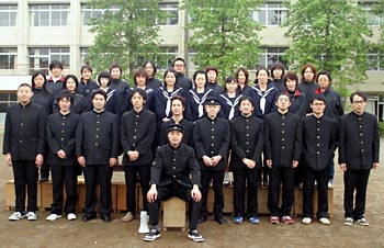 廃校で「文化祭」を行う、大人気劇団・「大人計画」