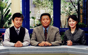 65カ月連続でトップの座をキープしているフジテレビ系「とくダネ!」のメーン司会の小倉智昭(中央)と、笠井信輔、佐々木恭子アナウンサー
