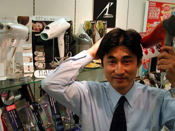 松下電工ビューティ・ライフ事業部の岩田和也課長