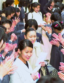 ���i���\